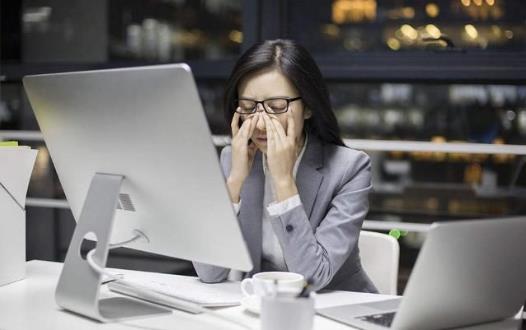 經(jīng)期熬夜的危害 來(lái)例假熬夜后頭暈 這些食物幫你緩解