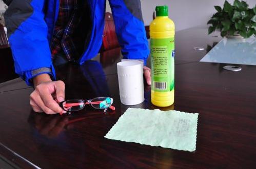 正確清洗眼鏡的方法 學會清洗妙招能保護眼睛