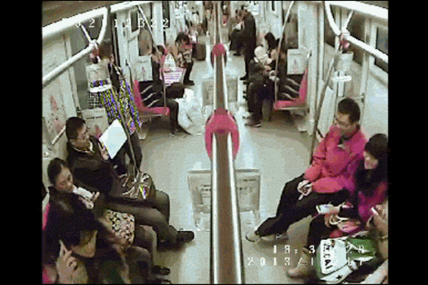 揭露小偷的各種慣用手法 地鐵公交容易被盜區域