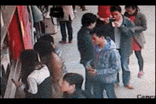 揭露小偷的各種慣用手法 地鐵公交容易被盜區域