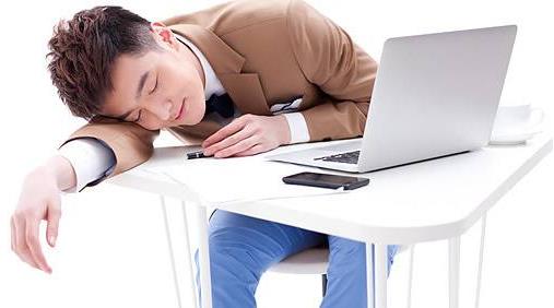 上班族趴著睡覺手麻 睡覺時空調也別調得太低