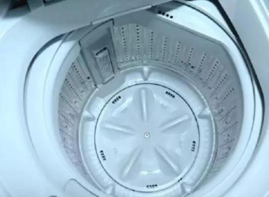洗衣機(jī)半年不洗內(nèi)部很臟 家政阿姨支招洗衣服更干凈