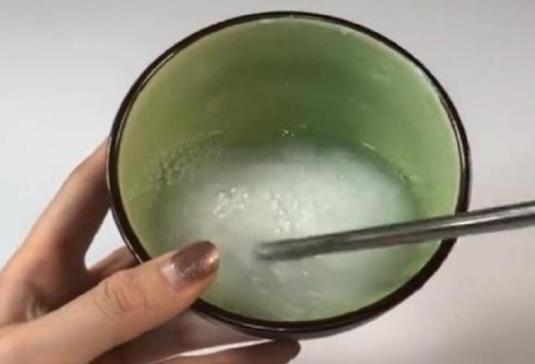 洗衣機(jī)半年不洗內(nèi)部很臟 家政阿姨支招洗衣服更干凈