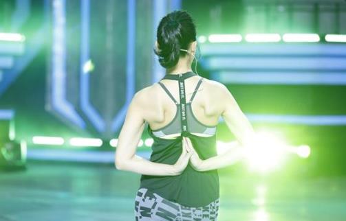 女生虎背熊腰真是“背影殺手” 這幾招教你變美背