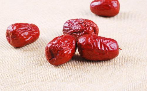 女性臉色發(fā)白屬氣血不足 教你補(bǔ)氣補(bǔ)血食譜補(bǔ)氣色