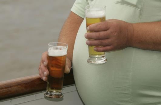 啤酒肚與啤酒的關系 教你幾個動作輕松減掉啤酒肚