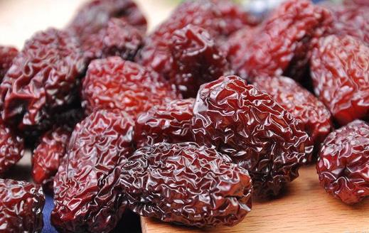 黑棗紅棗大不同，黑棗都有什么好處？