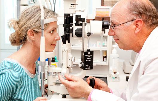 白內(nèi)障成因 做白內(nèi)障手術(shù)最合適的時(shí)間