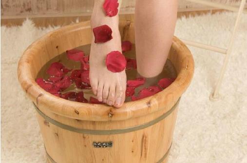 泡腳健康身體 泡腳加這些材料會有特殊的養生效果