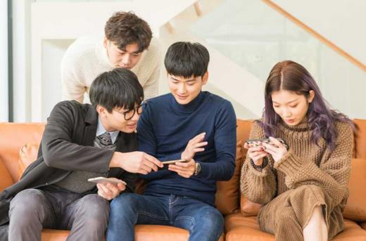 總玩手機(jī)脖子痛？手指痛？你可能是得了“手機(jī)病”