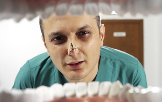 口臭很尷尬,不妨多吃這四種食物