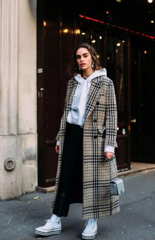 白色連帽衛衣搭配就是這么潮