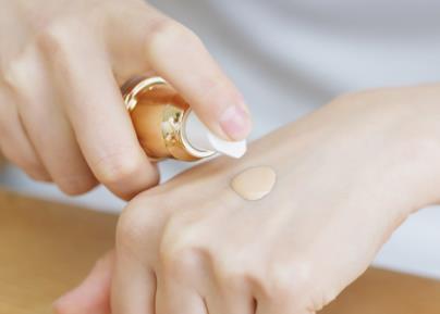 粉底太干 這些方法拯救干粉底