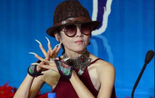 人閑長指甲心閑長頭發 其實是有道理的