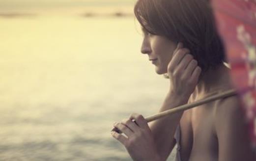 起雞皮疙瘩的反應 雞皮膚與雞皮疙瘩的差異