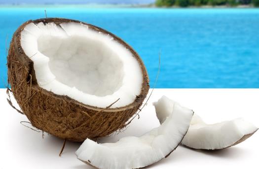 椰子光喝水太浪費(fèi)了教你快速剝開(kāi)椰子享用椰肉 