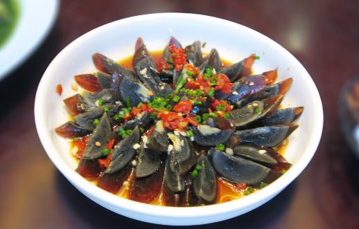 不粘刀，切出美觀的皮蛋！