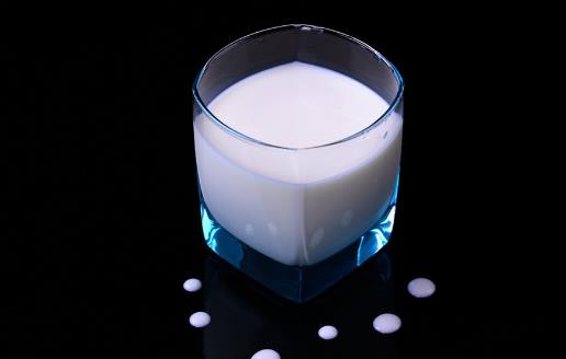 全脂牛奶脫脂牛奶的區別 選擇適合自己健康的最好