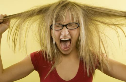 頭發干枯是氣血不足 試試這些改善身體狀況