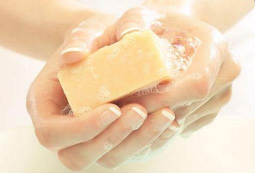 手指出現(xiàn)倒刺 春季護(hù)膚必不可少了