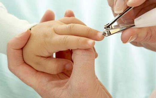 手指出現(xiàn)倒刺 春季護(hù)膚必不可少了