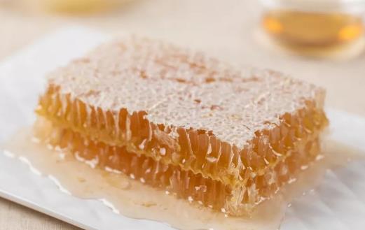 蜂蜜水的功效與作用 關(guān)于喝蜂蜜水的小常識(shí)