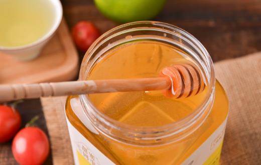 蜂蜜水的功效與作用 關(guān)于喝蜂蜜水的小常識(shí)