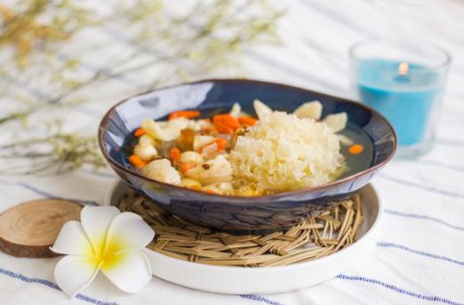 手腳容易出汗的原因 常吃養生粥緩解手腳出汗