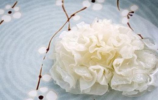 銀耳營養價值高 春季止咳潤肺可吃它