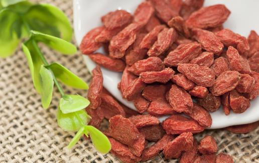 滋補(bǔ)肝腎、潤肺止咳：枸杞子的六大功效