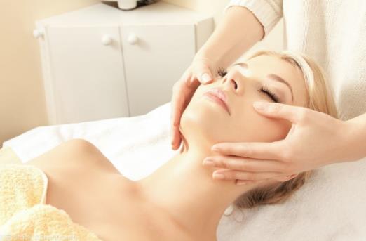 女性生理失調易上火 生活規律多吃蔬菜水果