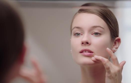 女性生理失調易上火 生活規律多吃蔬菜水果