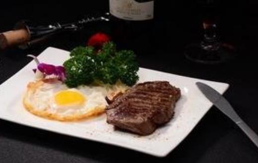 刀叉的用法竟有有歐式美式 教你正確而優(yōu)雅地使用刀叉