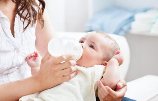 寶寶吐奶還是溢奶別再傻傻分不清楚