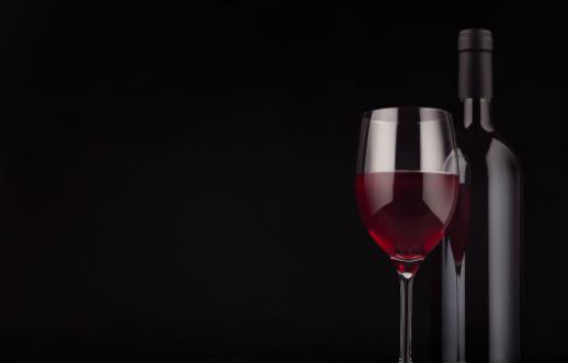 喝紅酒對身體的六大益處 喝紅酒的禁忌及儲存方法