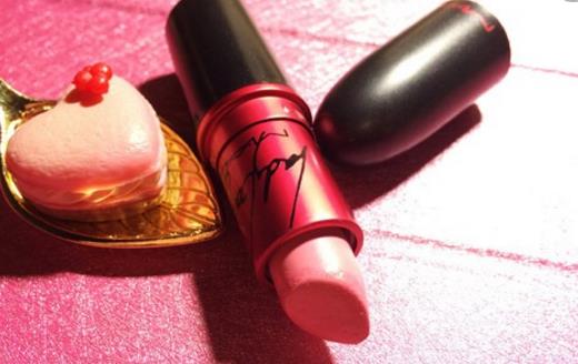 天冷唇干，怎樣正確有效地搽潤唇膏？