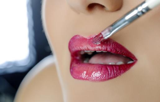 天冷唇干，怎樣正確有效地搽潤唇膏？