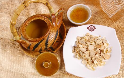 心火旺和肝火旺的區(qū)別 心火旺可飲竹葉燈心草茶