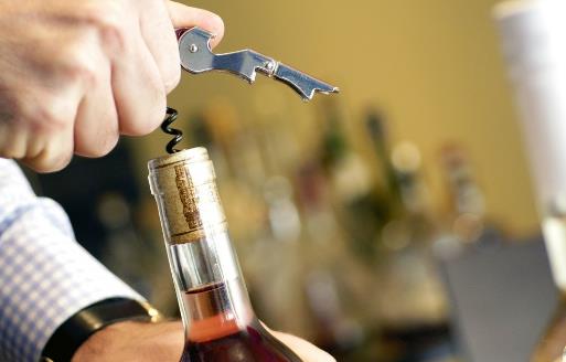 飲酒對身體真的沒有一點幫助 借酒消愁傷心淚流