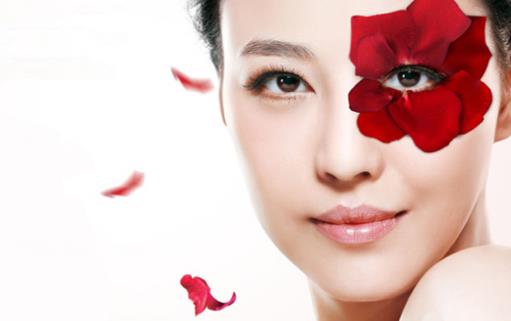 護理皮膚 記得盡量的不要忽略了眼睛周圍