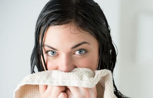 女性夜里睡覺(jué)出汗是體質(zhì)問(wèn)題 解決出汗的小妙招