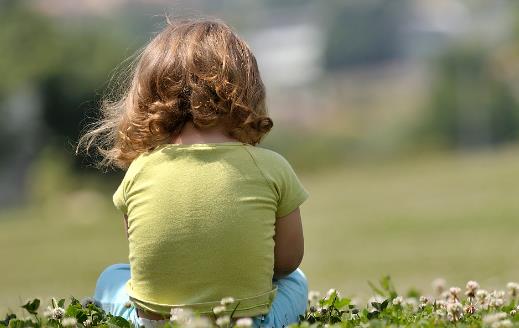 孩子一個人玩不一定是孤獨(dú)癥 孤獨(dú)和孤獨(dú)癥是兩碼事