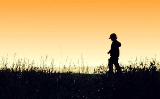 孩子一個人玩不一定是孤獨(dú)癥 孤獨(dú)和孤獨(dú)癥是兩碼事