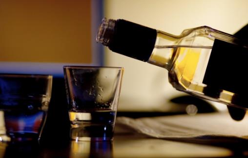 手掌皮膚粗糙影響美觀 緩解起皮避免接觸刺激性物質(zhì)