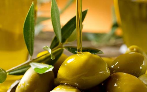 手掌皮膚粗糙影響美觀 緩解起皮避免接觸刺激性物質(zhì)