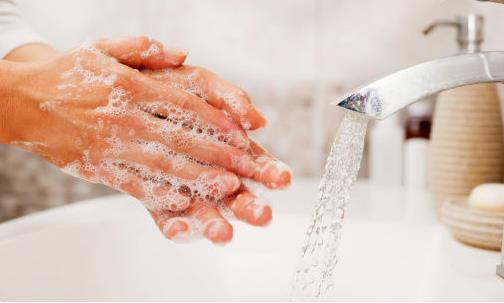 手掌皮膚粗糙影響美觀 緩解起皮避免接觸刺激性物質(zhì)
