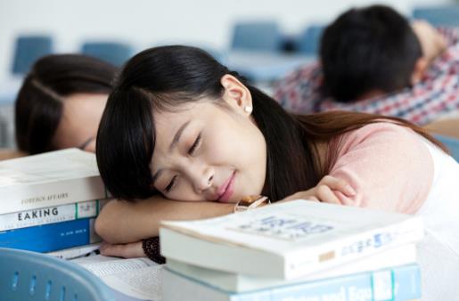 一覺醒來身上都是汗 調節環境溫度與濕度緩解夜汗