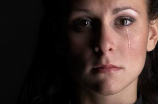 睡覺(jué)時(shí)流眼淚是身體出了問(wèn)題 過(guò)度用眼易致流淚