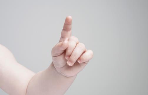 手指無緣無故起小水泡 忌食刺激性食物預防治療水泡