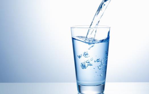 燒開的自來水里有水垢，還能不能喝？